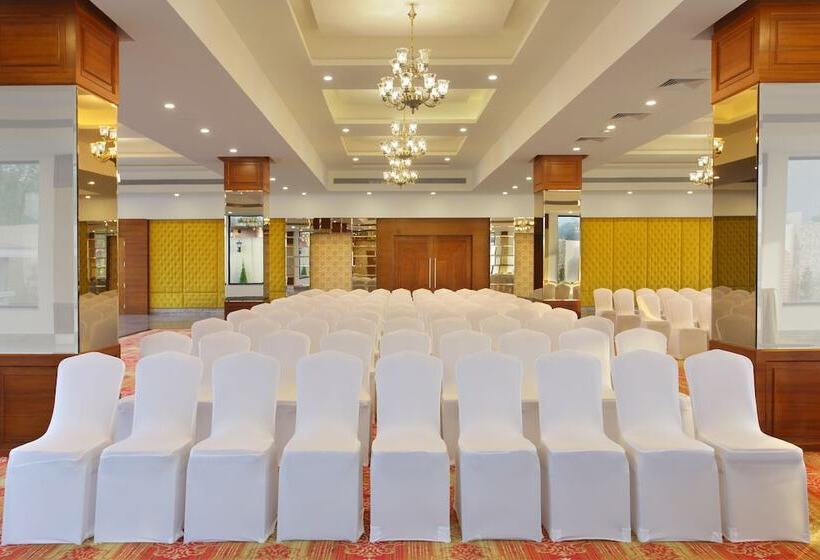 فندق Rs Sarovar Portico