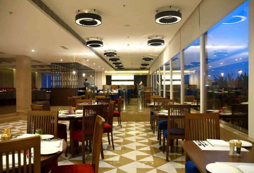 Отель Sarovar Portico Outer Ring Road