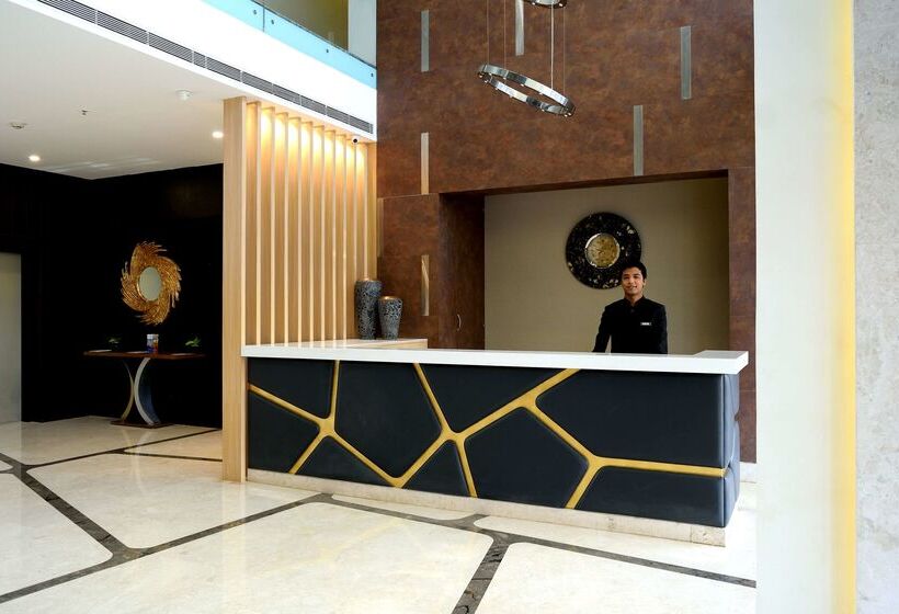 Отель Sarovar Portico Outer Ring Road