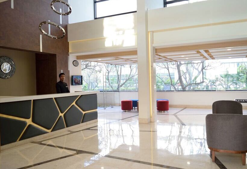 Отель Sarovar Portico Outer Ring Road