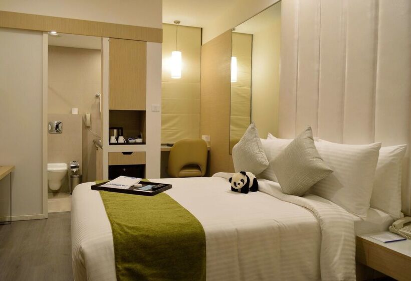 Отель Sarovar Portico Outer Ring Road