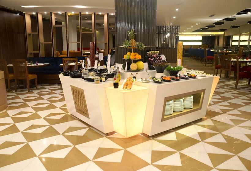 Отель Sarovar Portico Outer Ring Road