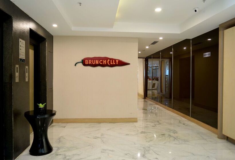 Отель Sarovar Portico Outer Ring Road