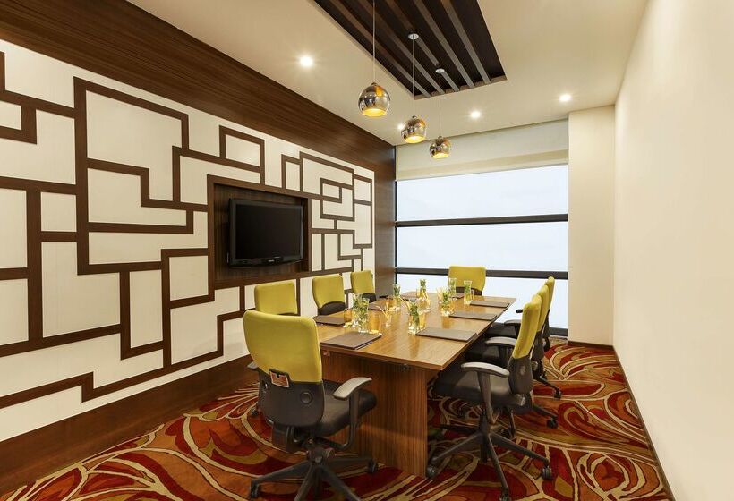 Отель Sarovar Portico Outer Ring Road