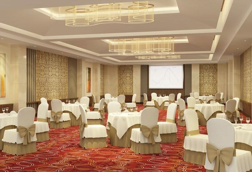 Отель Sarovar Portico Outer Ring Road