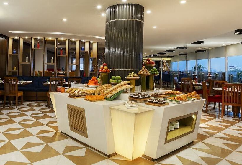 Отель Sarovar Portico Outer Ring Road