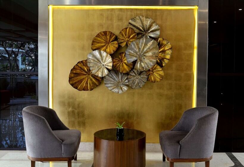 Отель Sarovar Portico Outer Ring Road