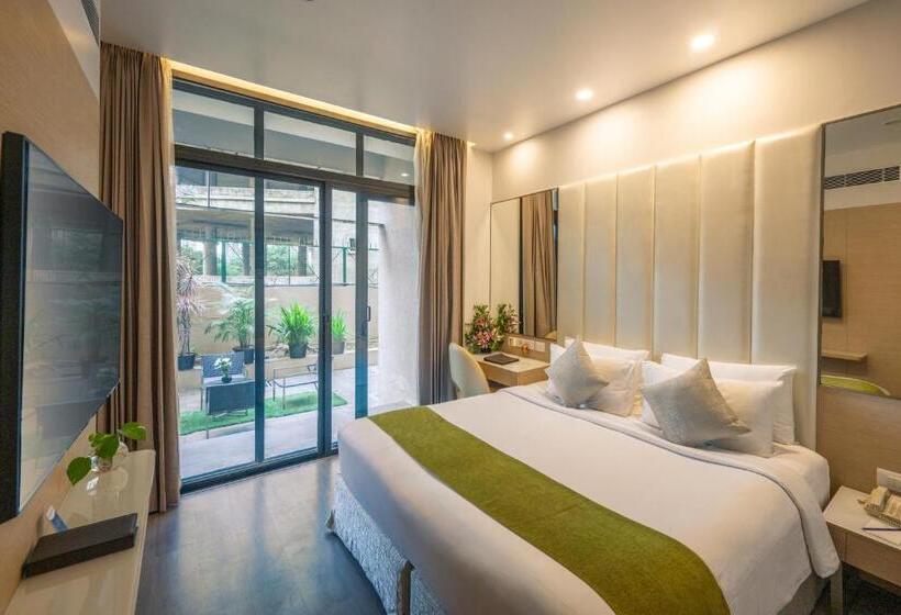 Отель Sarovar Portico Outer Ring Road