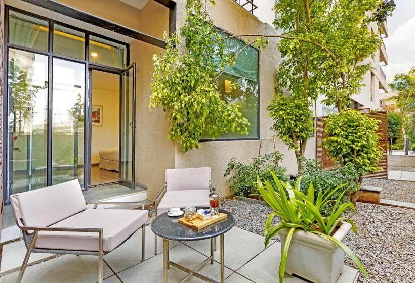 Отель Sarovar Portico Outer Ring Road