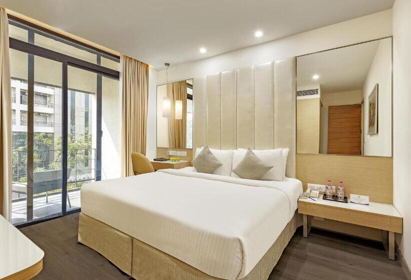 Отель Sarovar Portico Outer Ring Road