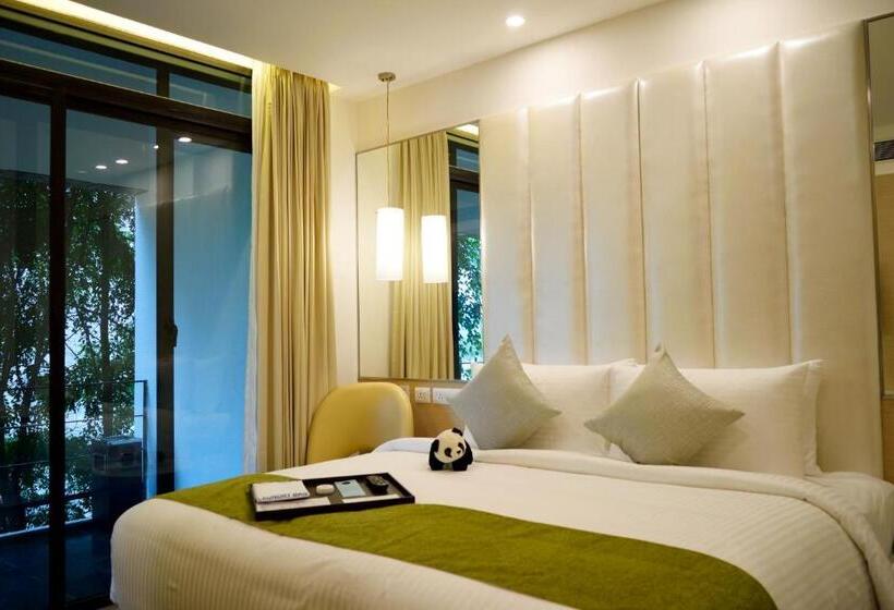 Отель Sarovar Portico Outer Ring Road