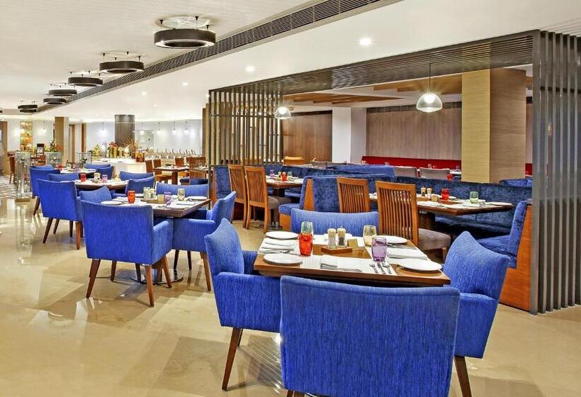 Отель Sarovar Portico Outer Ring Road