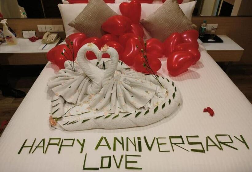 Отель Sarovar Portico Outer Ring Road