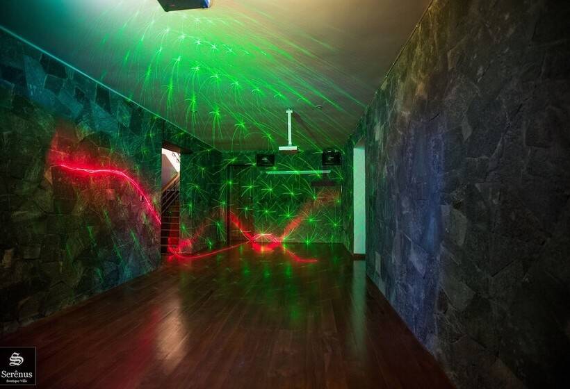 호텔 Serenus Boutique Villa