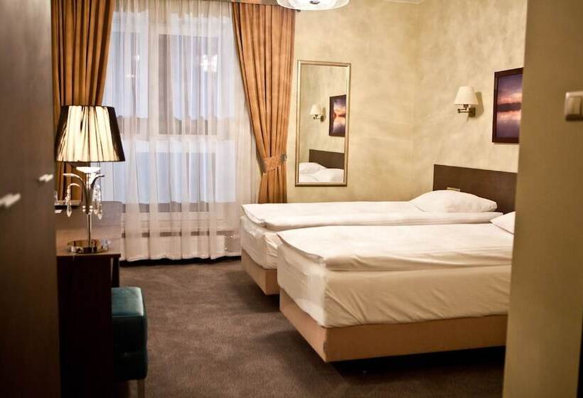 هتل Sokołowska Airport Modlin