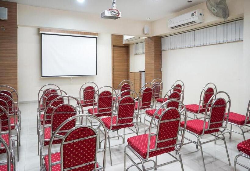 Отель Sonia Cidco