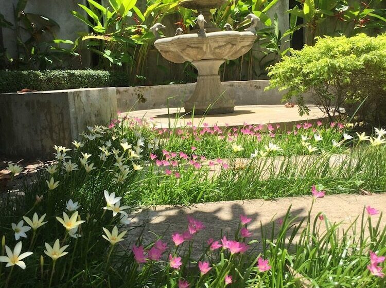 فندق Srisomthai