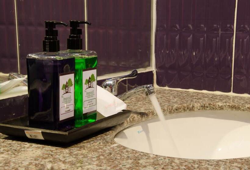 酒店 The Impress Sisaket