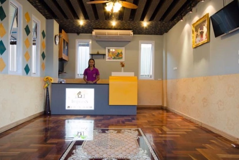 בית מלון כפרי The Impress Sisaket