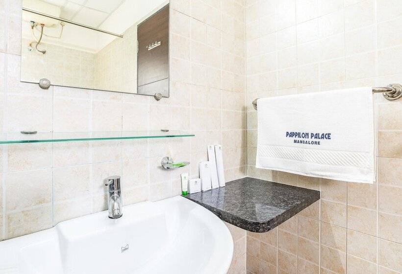 ホテル Treebo Pappilon Palace Pvs Circle