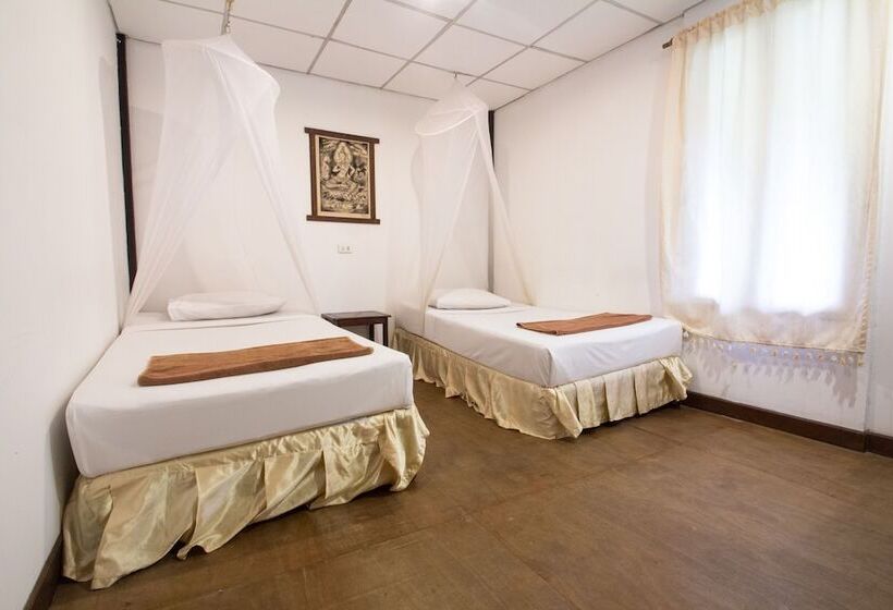 Отель Tropical Garden Bungalow