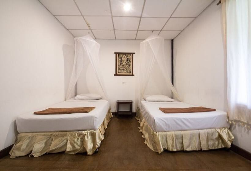 Отель Tropical Garden Bungalow