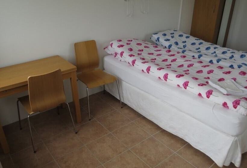 Lækjarkot Rooms And Cottages With Kitchen