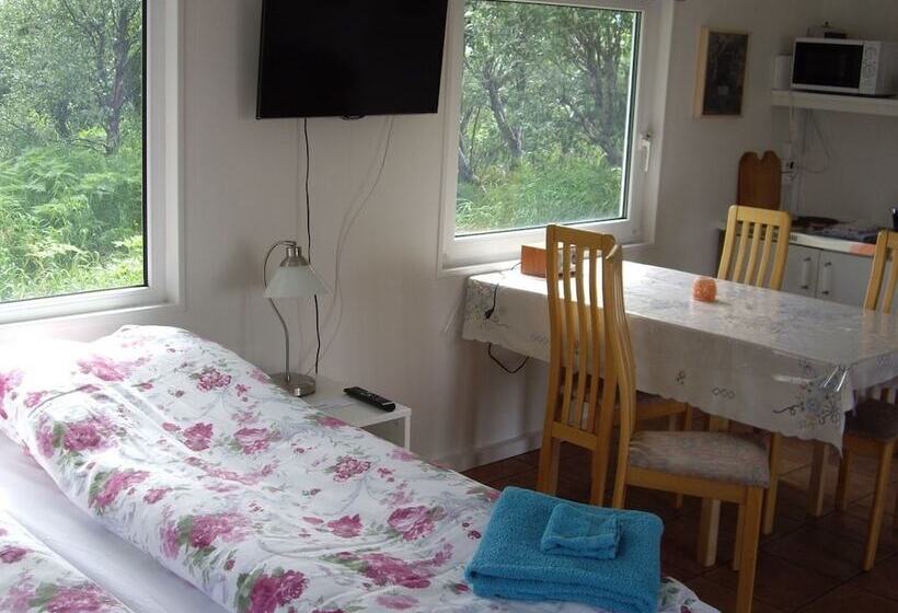 Lækjarkot Rooms And Cottages With Kitchen