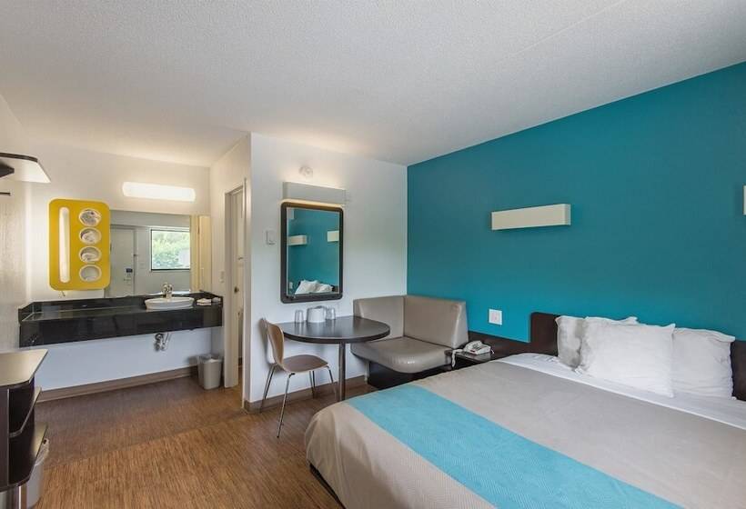 Motel 6 Overland Park, Ks