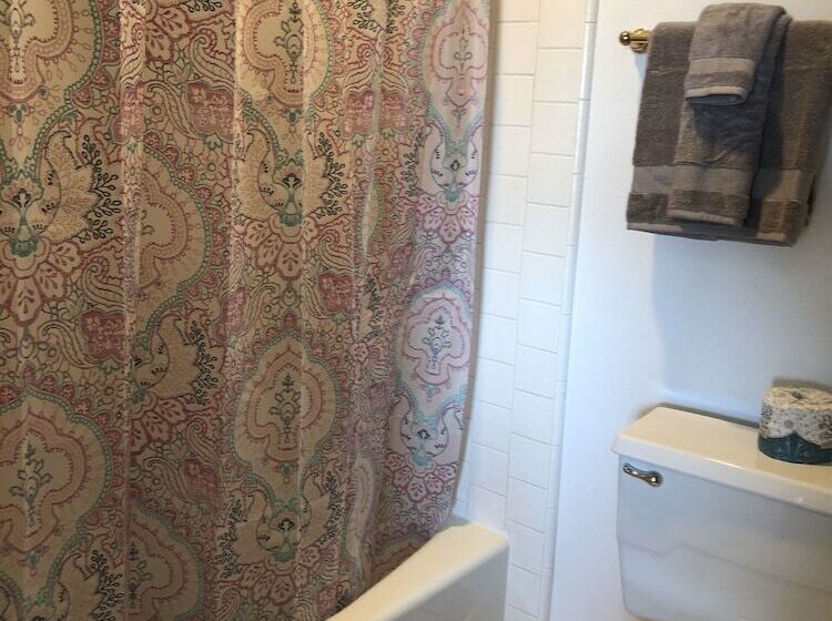 모텔 The Shores Inn