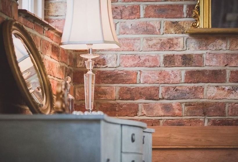 Owl Barn At The Gardens