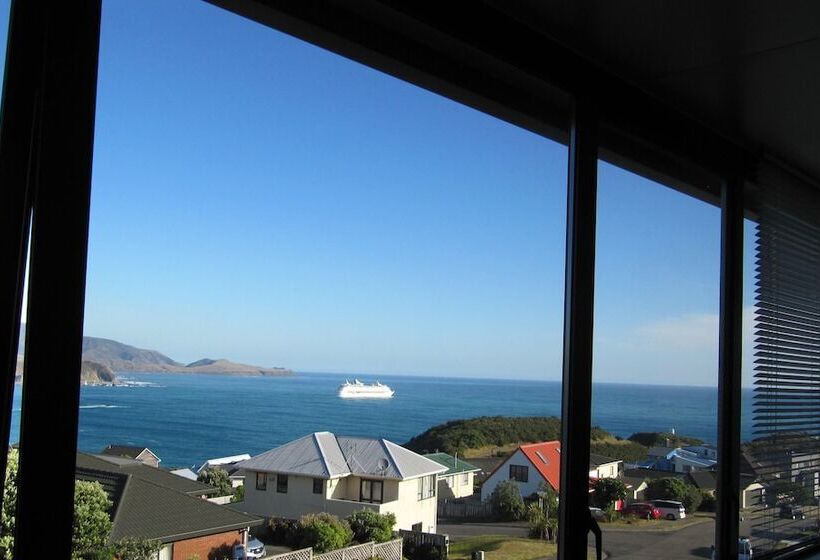 Pacific View Bed And Breakfast