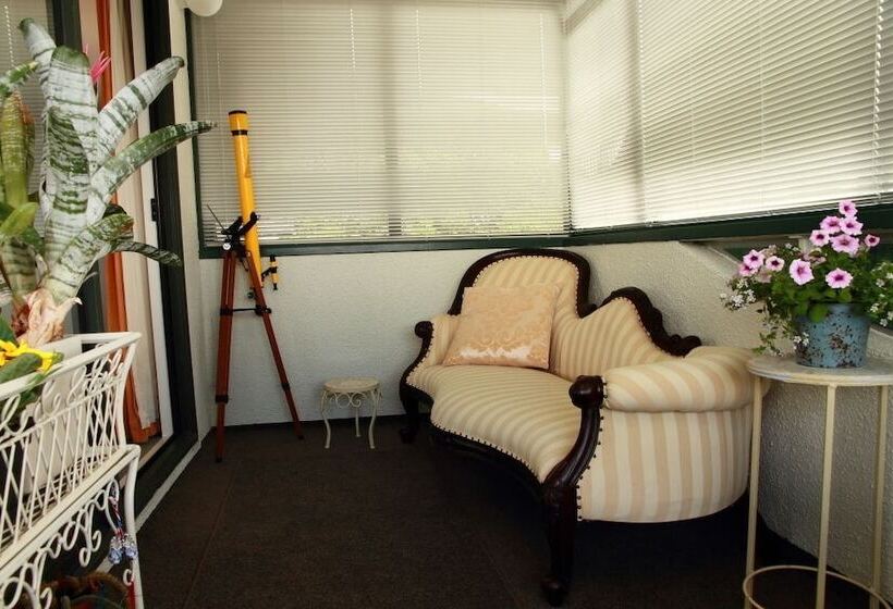 Pacific View Bed And Breakfast