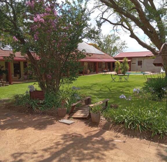 펜션 A Cherry Lane Self Catering And B&b