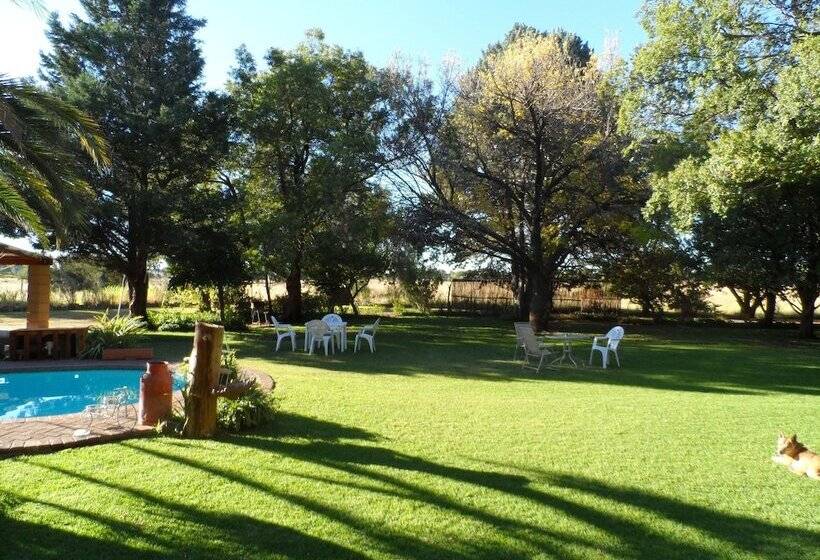 펜션 A Cherry Lane Self Catering And B&b