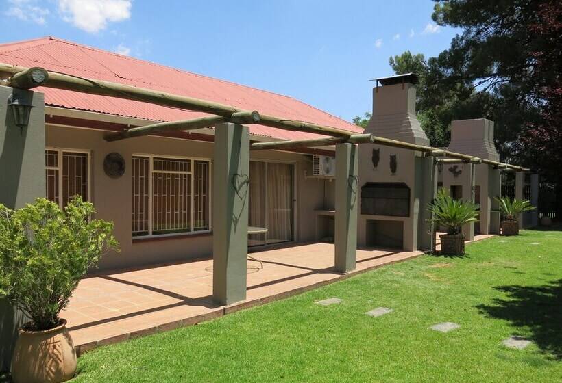 펜션 A Cherry Lane Self Catering And B&b