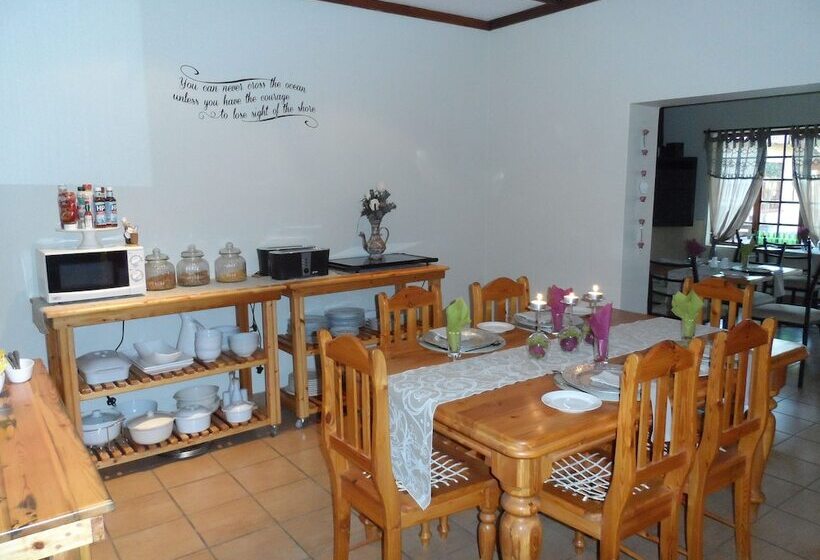 펜션 A Cherry Lane Self Catering And B&b