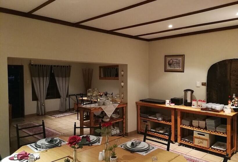 펜션 A Cherry Lane Self Catering And B&b