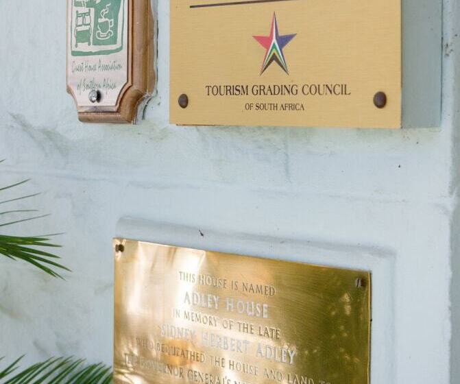 پانسیون Adley House