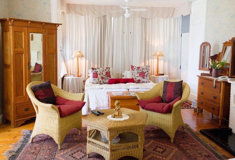 پانسیون Adley House