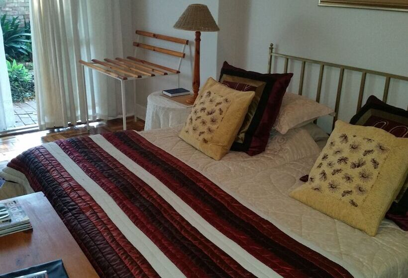 پانسیون Adley House