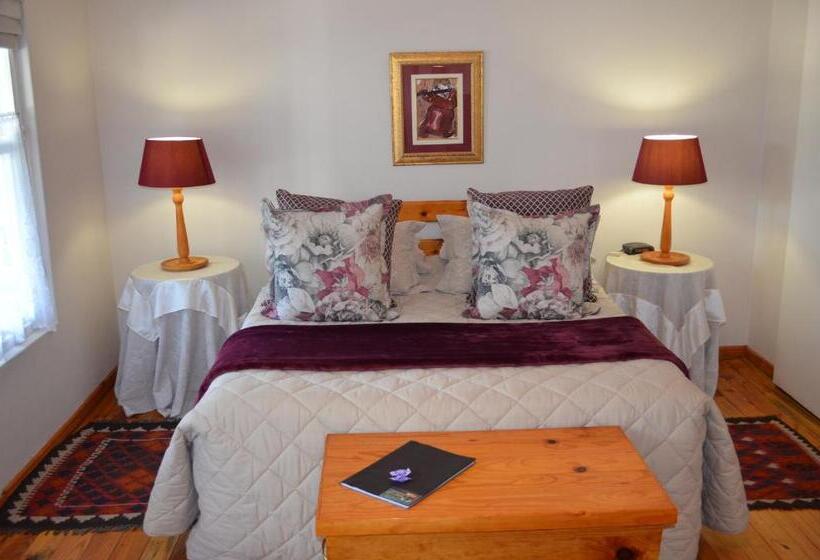 پانسیون Adley House