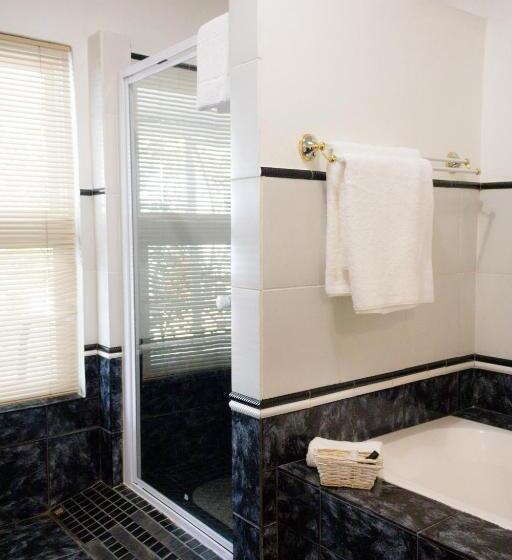 پانسیون Adley House