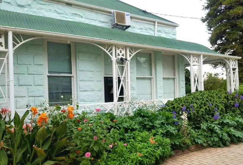 پانسیون Adley House