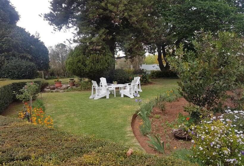 پانسیون Adley House