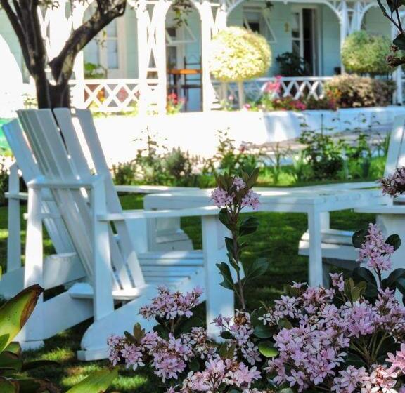 پانسیون Adley House