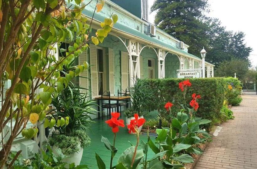 پانسیون Adley House