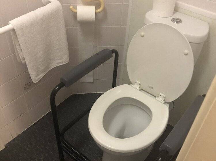 פנסיון Brooklands Over 50 S Only