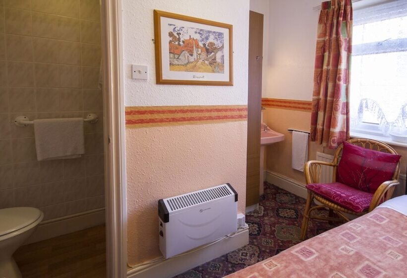 פנסיון Brooklands Over 50 S Only