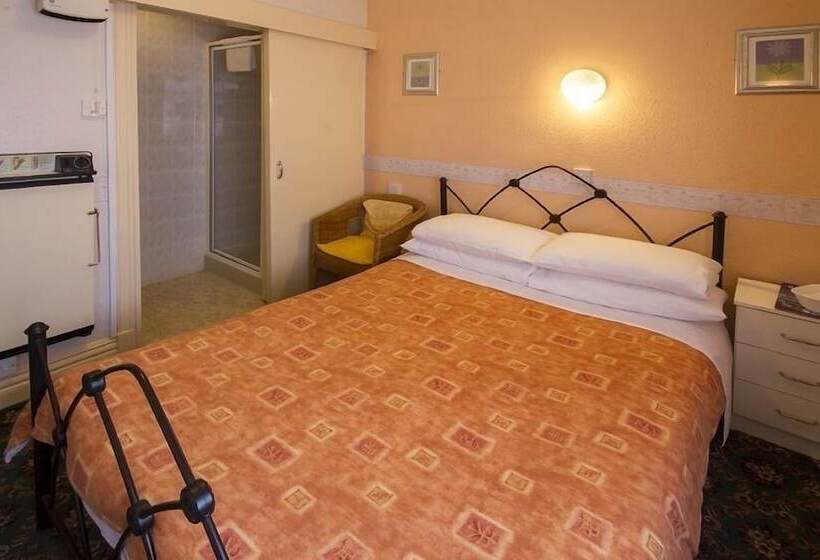 פנסיון Brooklands Over 50 S Only